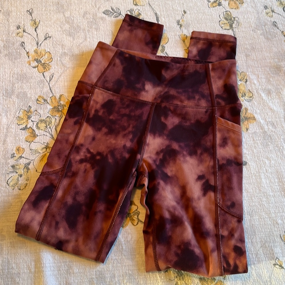 Victoria’s Secret Incredible Essential Leggings Size 4 “winter wine tie dye”